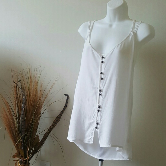 The Arte by Zenana Tops - The Arte by Zenana White Top / Blouse- Size Large